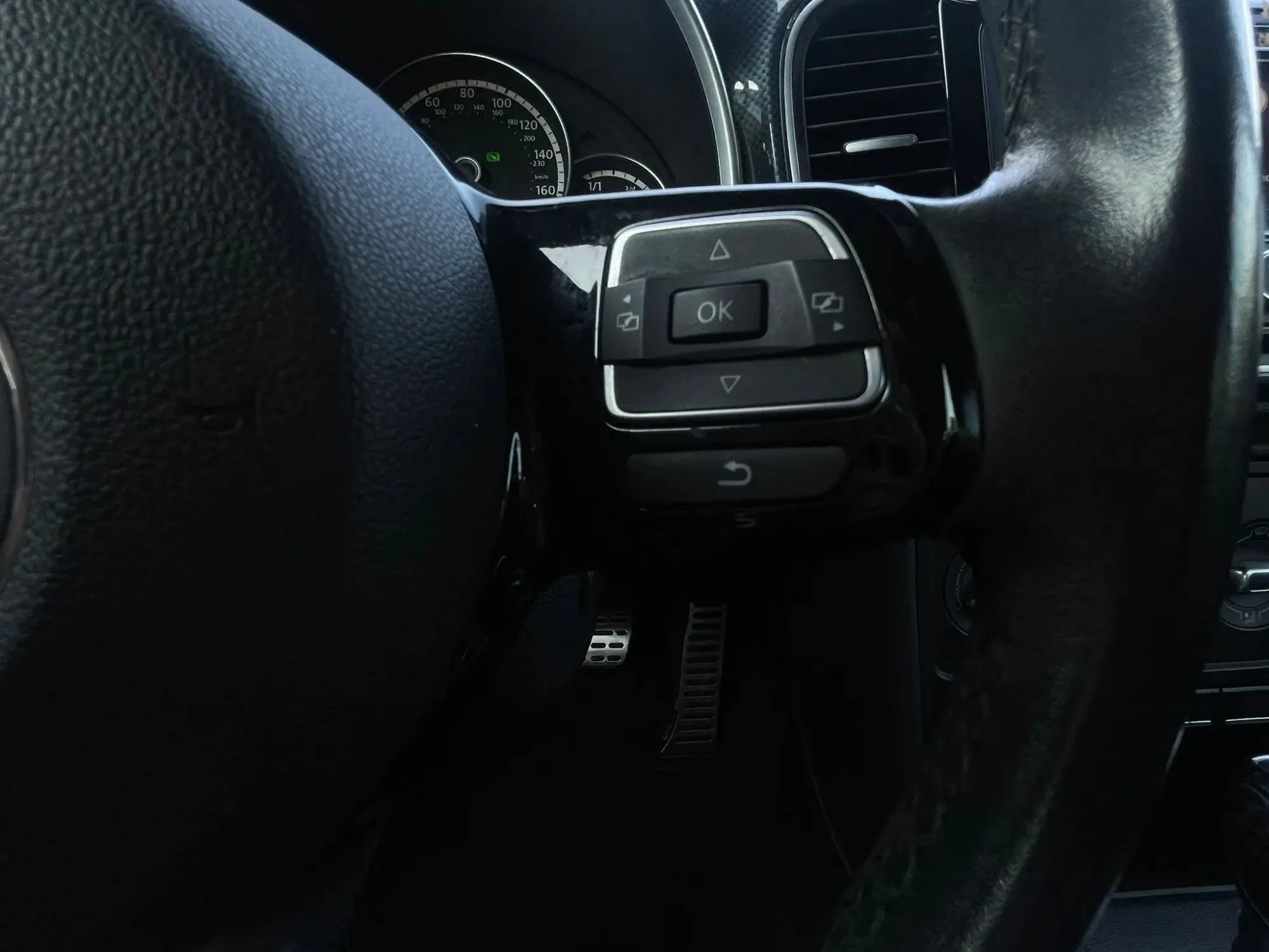 Used 2013 Volkswagen Beetle 2.0T FWD image 38