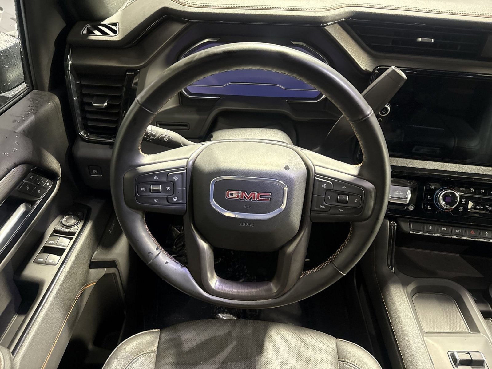 Used 2025 GMC Sierra 2500 AT4 w/ AT4 Preferred Package AWD/4WD image 17