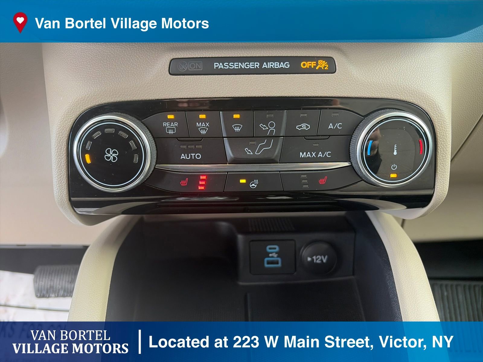 Used 2022 Ford Escape SE w/ Cold Weather Package image 19