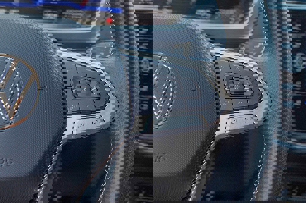 New 2024 Volkswagen Tiguan SE image 15