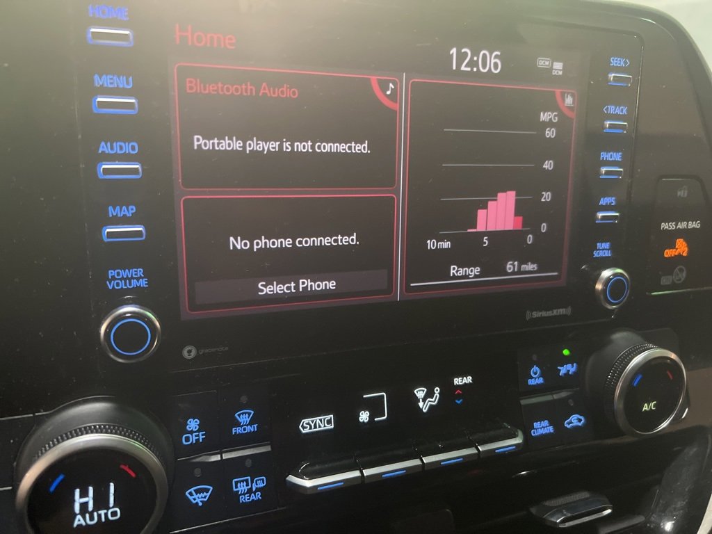 Used 2021 Toyota Highlander L image 3