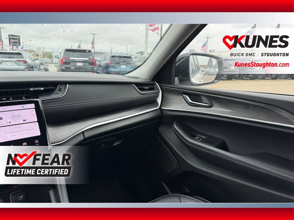 Used 2023 Jeep Grand Cherokee Limited AWD/4WD image 46