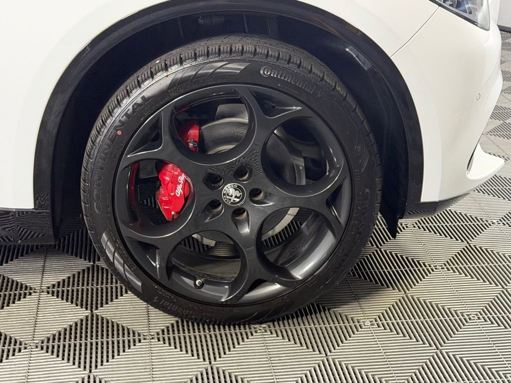 Used 2024 Alfa Romeo Stelvio Veloce image 14