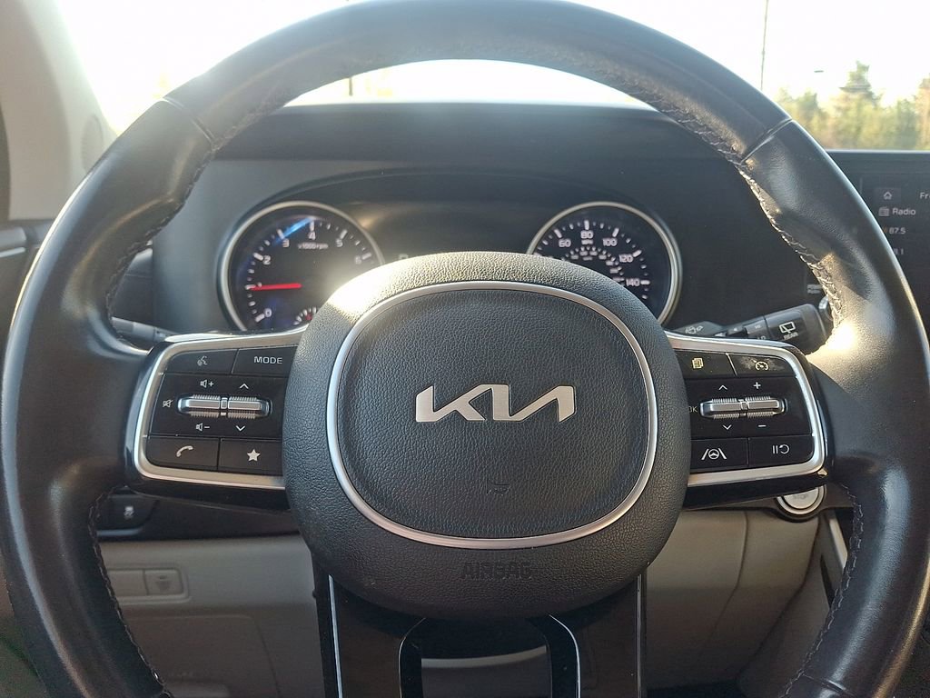 Used 2022 Kia Carnival LX image 19