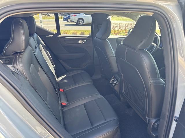 Certified 2025 Volvo XC40 B5 Core image 12