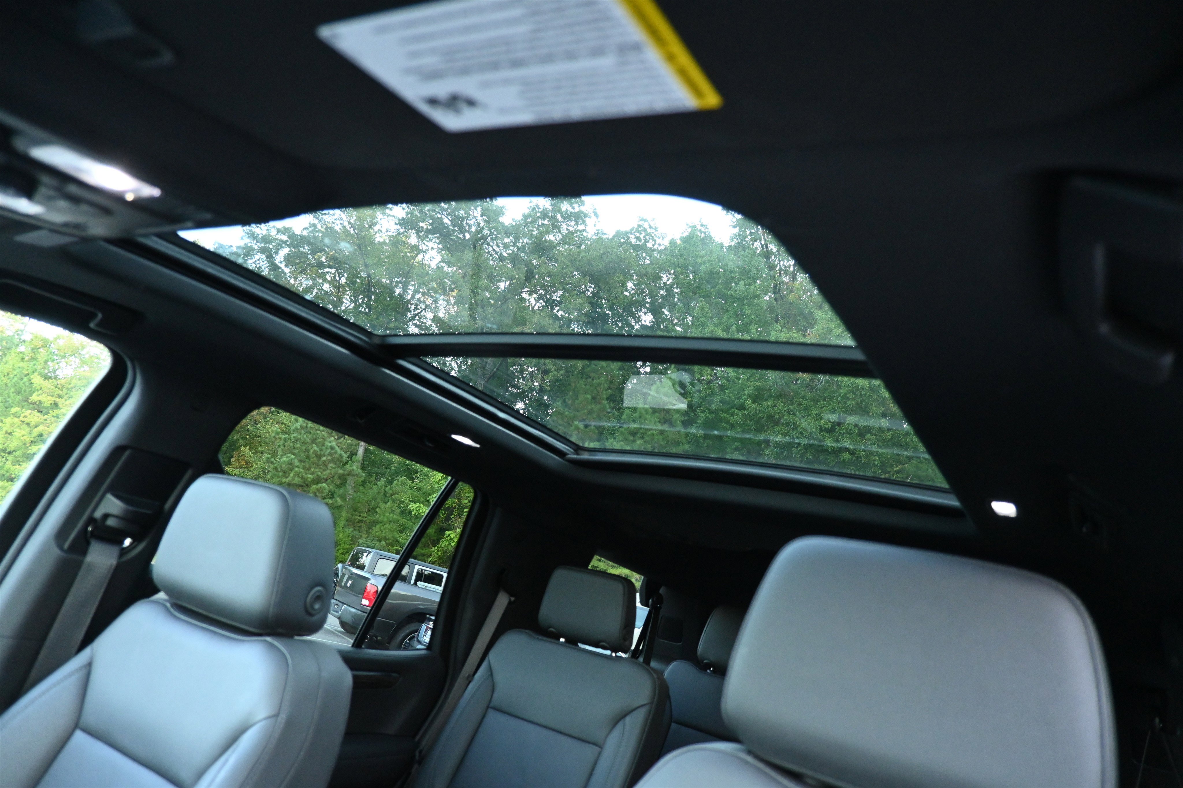 Used 2025 Chevrolet Tahoe Z71 w/ Comfort Package image 15