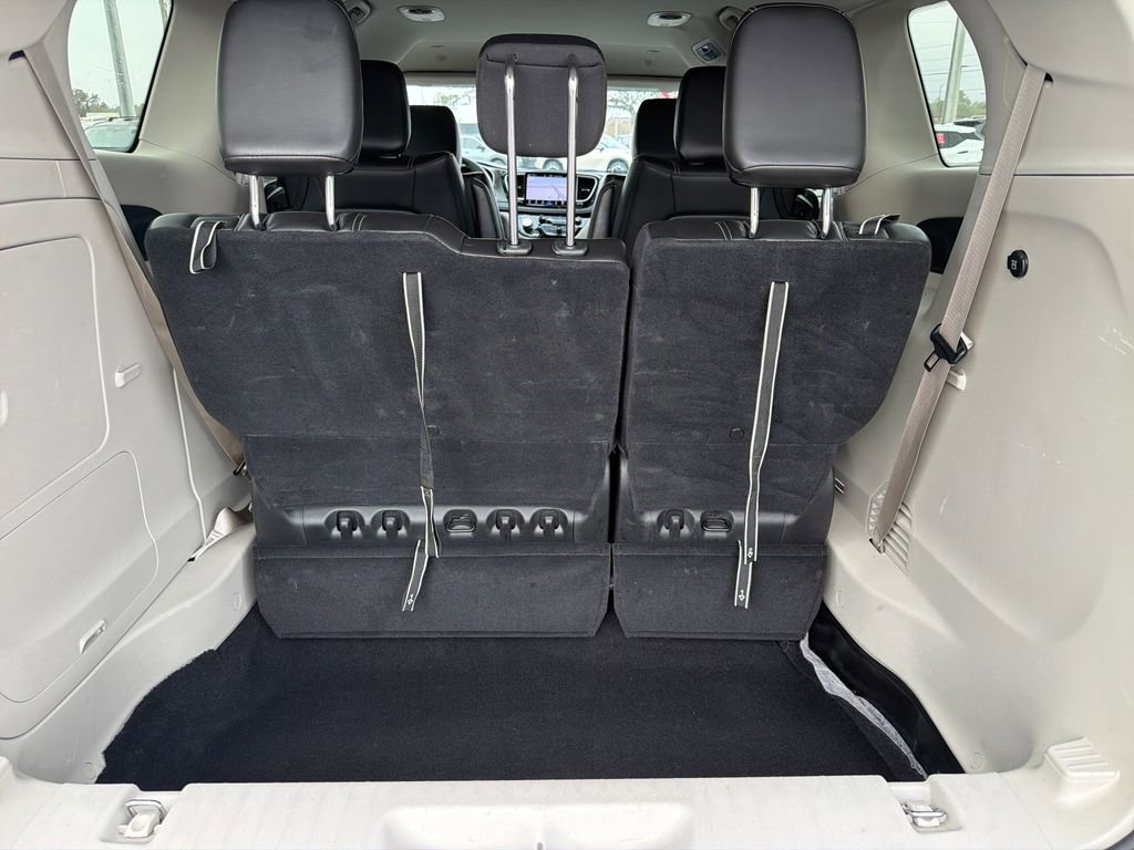 Used 2024 Chrysler Pacifica Select image 19