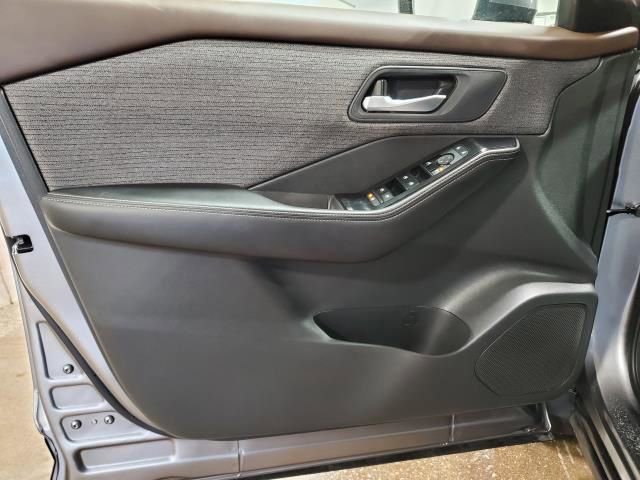 Used 2022 Nissan Rogue SV image 19