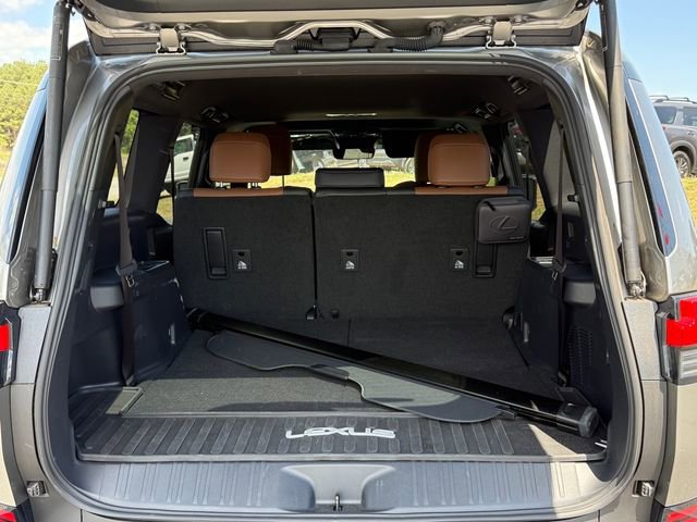 Used 2024 Lexus GX 550 w/ Accessory Package (2T) AWD/4WD image 17