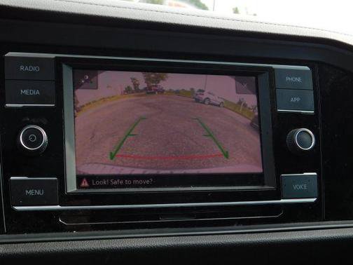 Used 2020 Volkswagen Jetta SE w/ SE Cold Weather Package FWD image 15