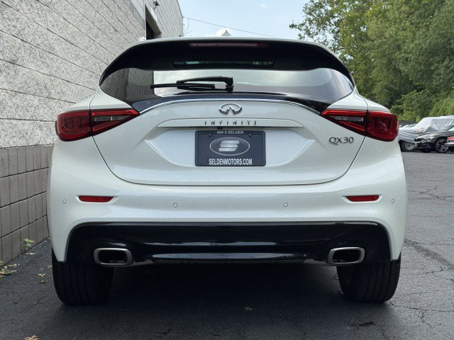 Used 2018 INFINITI QX30 Premium w/ Navigation Package FWD image 15