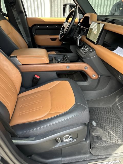 Used 2024 Land Rover Defender 130 X AWD/4WD image 7