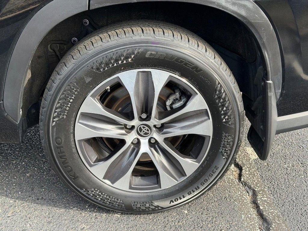 Used 2023 Toyota Highlander XLE image 8