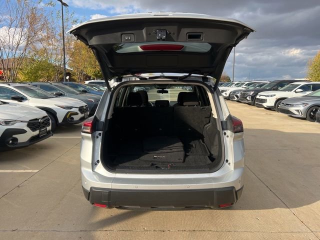 Used 2024 Nissan Rogue SV image 9