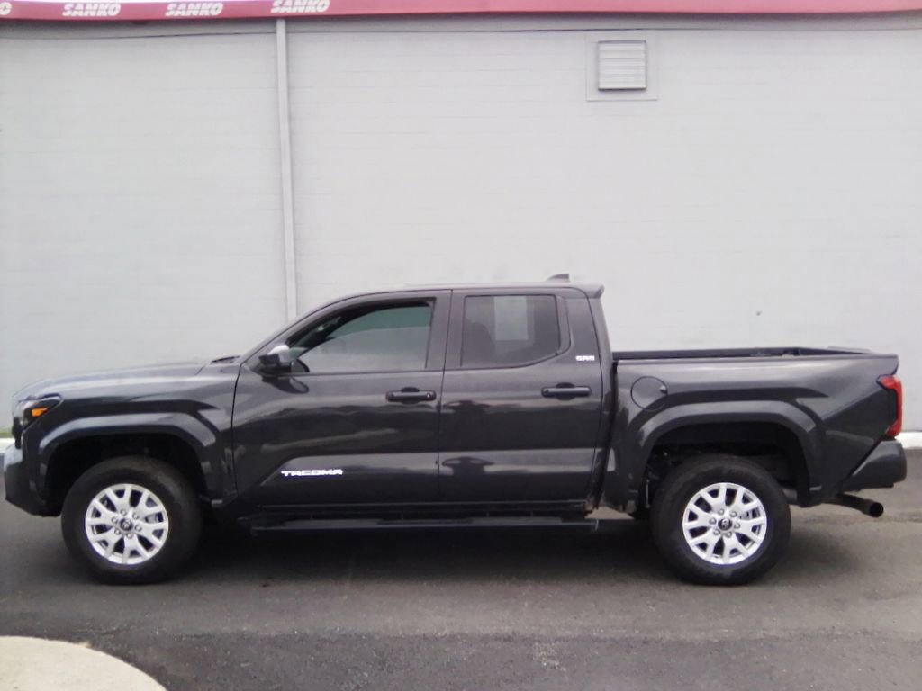 Used 2025 Toyota Tacoma SR5 RWD image 11