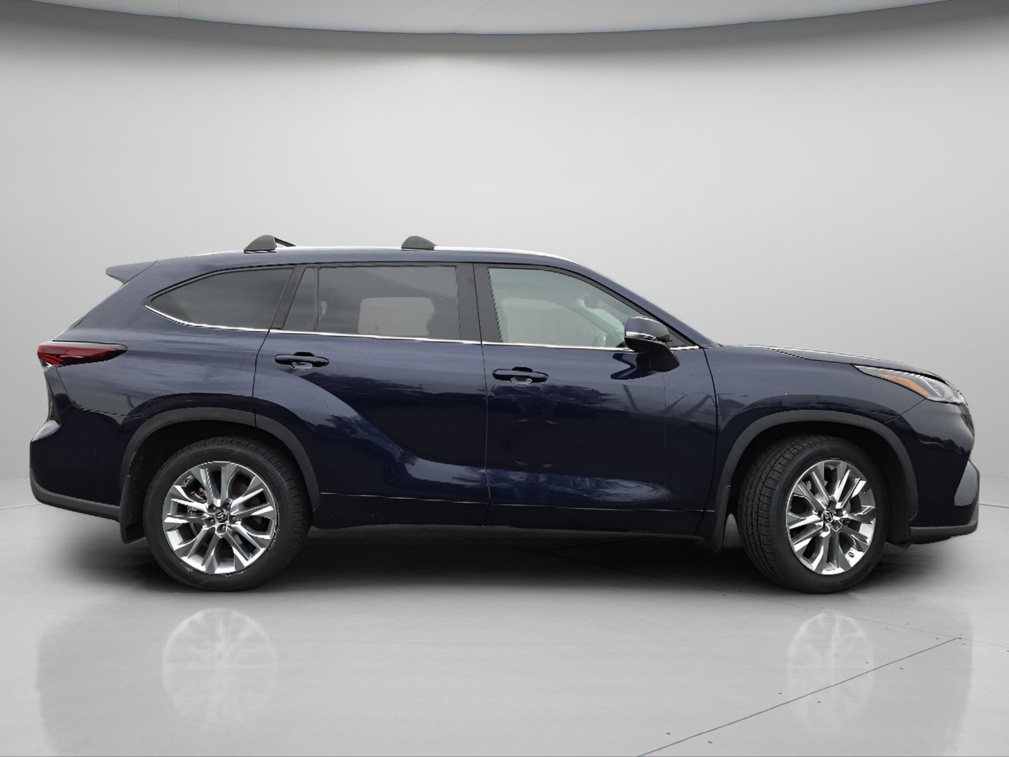 Used 2024 Toyota Highlander Limited AWD/4WD image 29