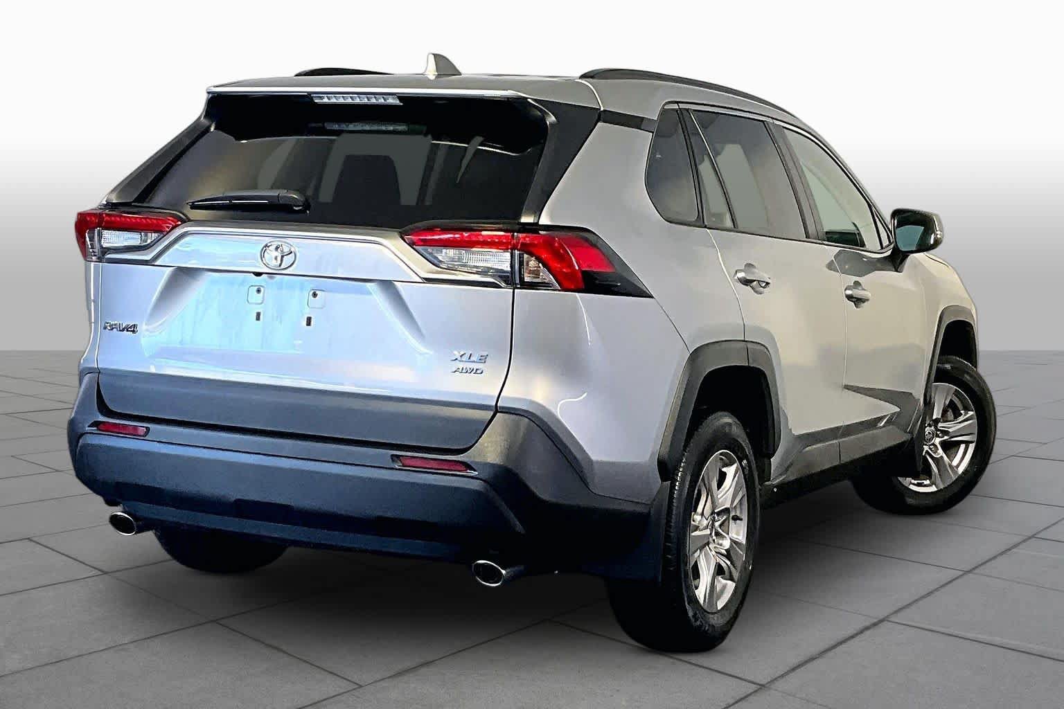 Used 2022 Toyota RAV4 XLE w/ Convenience Package AWD/4WD image 13