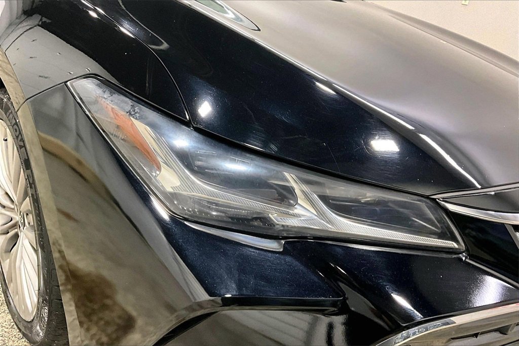 Used 2020 Toyota Avalon Limited image 29