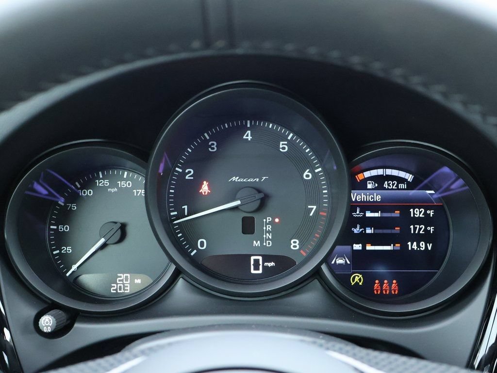 Certified 2026 Porsche Macan Turbo AWD/4WD image 26