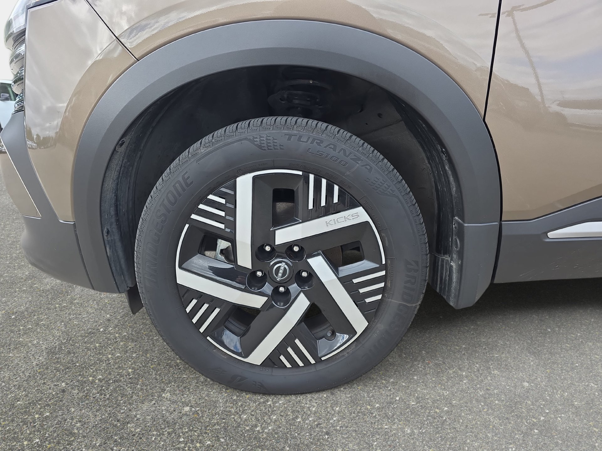 Certified 2025 Nissan Kicks SV FWD image 30