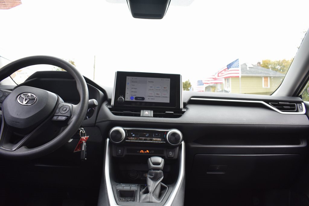 Used 2025 Toyota RAV4 LE image 32