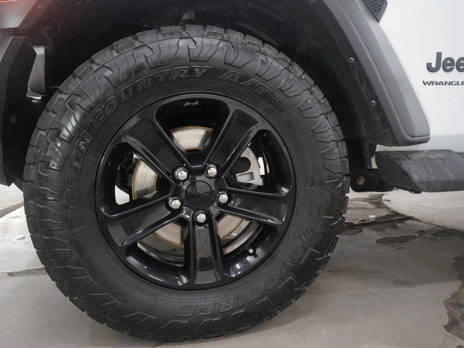 Used 2023 Jeep Wrangler Sport image 29