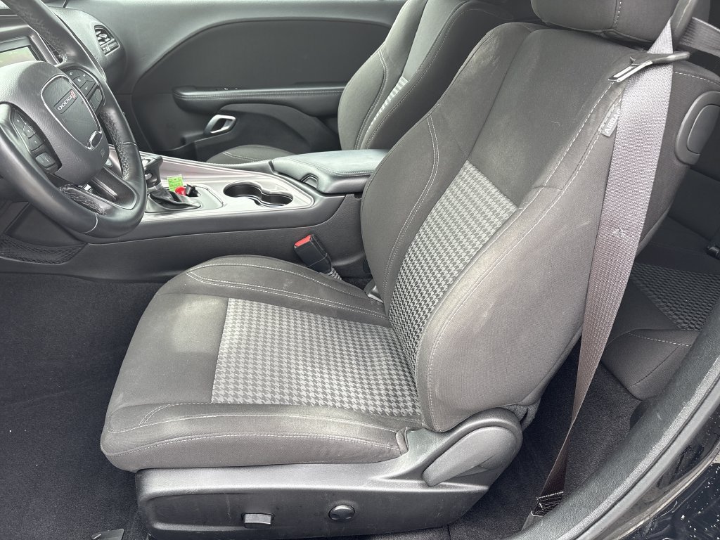 Used 2023 Dodge Challenger SXT RWD image 11