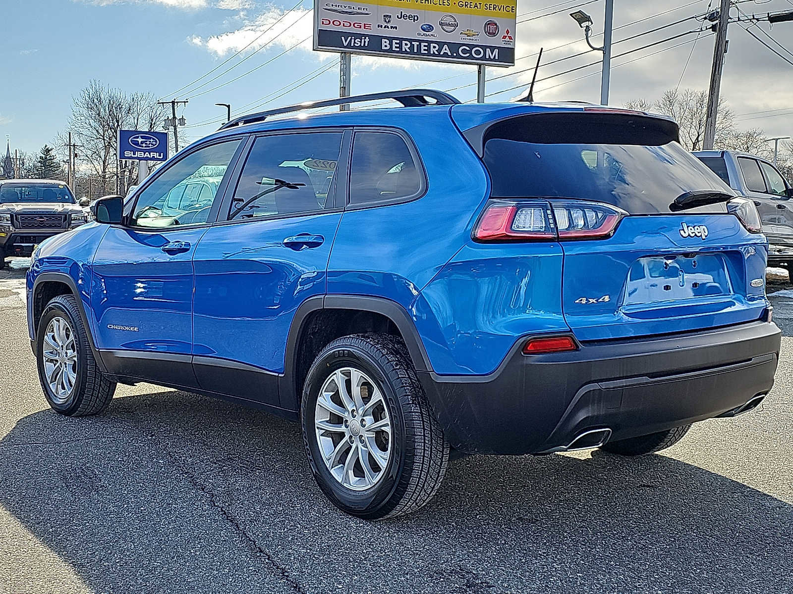 Used 2022 Jeep Cherokee Latitude Lux w/ Sun & Sound Group AWD/4WD image 4