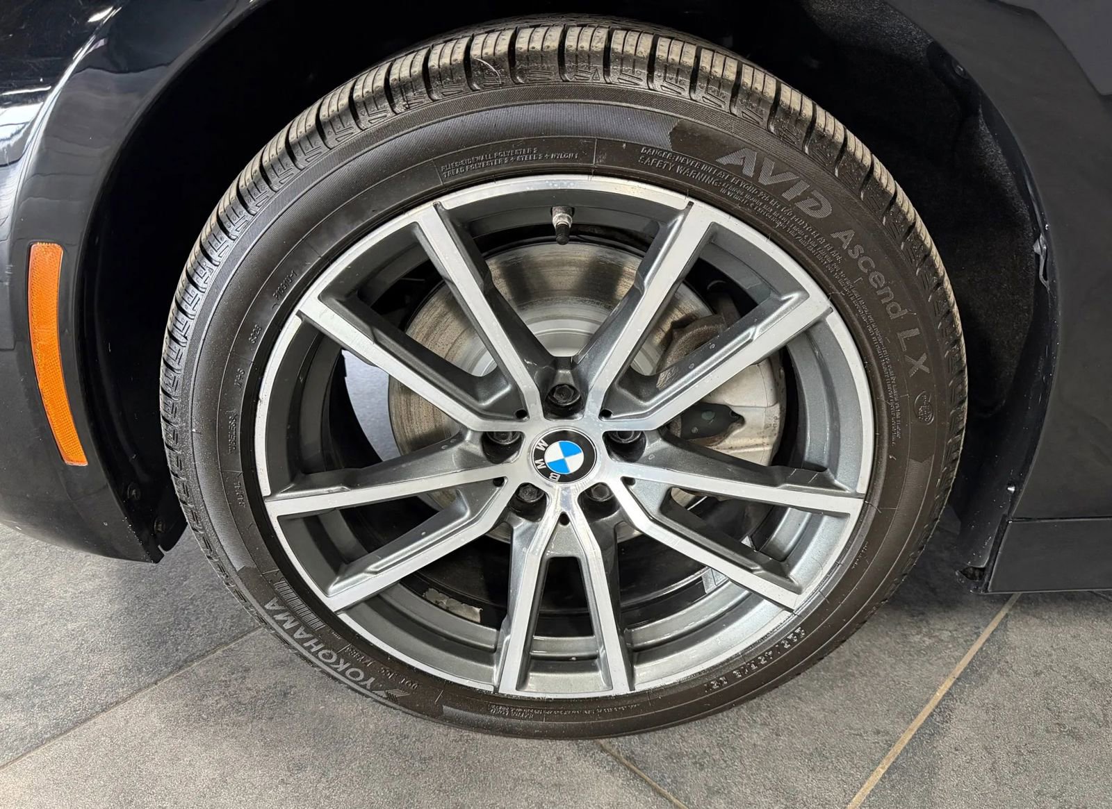 Used 2019 BMW 330i xDrive Sedan w/ Driving Assistance Package AWD/4WD image 23