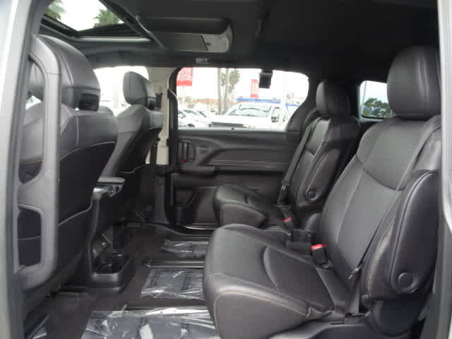 Certified 2023 Toyota Sienna XLE Woodland Edition image 20
