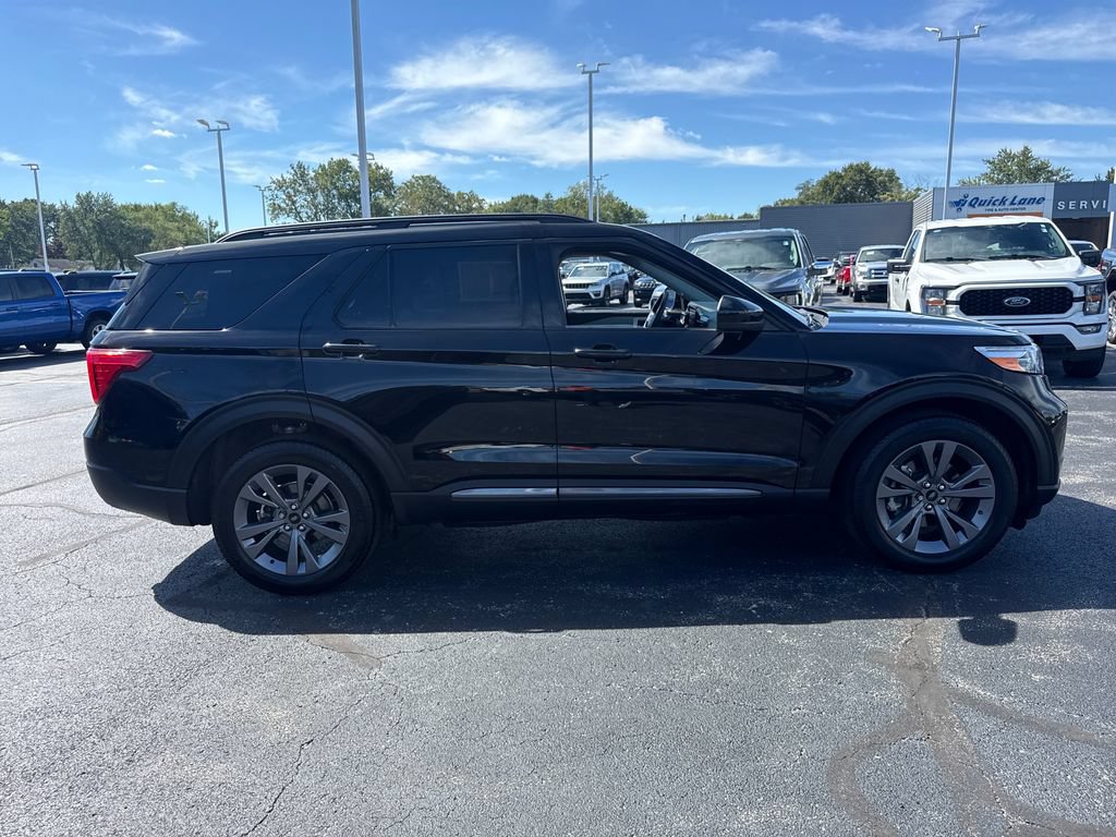 Used 2024 Ford Explorer XLT w/ Equipment Group 202A AWD/4WD image 6