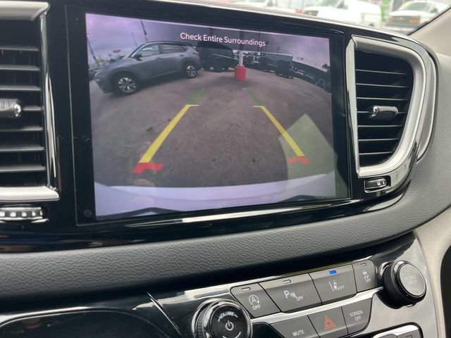 Used 2023 Chrysler Pacifica Touring-L FWD image 40