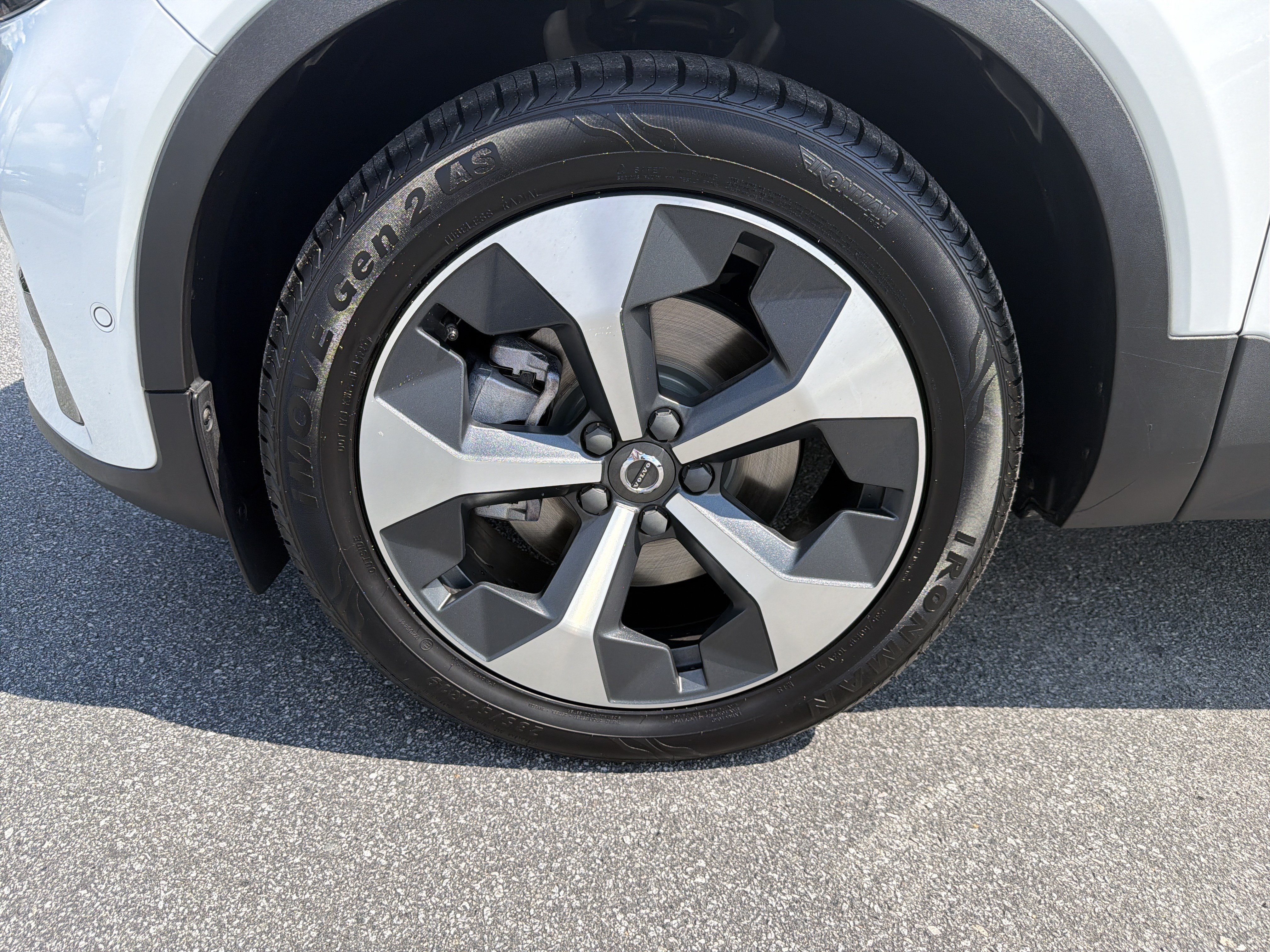 Used 2023 Volvo XC40 B4 Ultimate FWD image 13