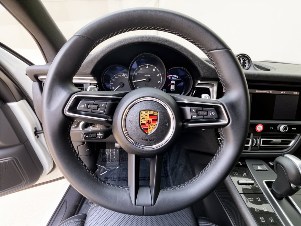 Used 2023 Porsche Macan AWD/4WD image 10