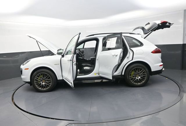 Used 2017 Porsche Cayenne S Platinum AWD/4WD image 32