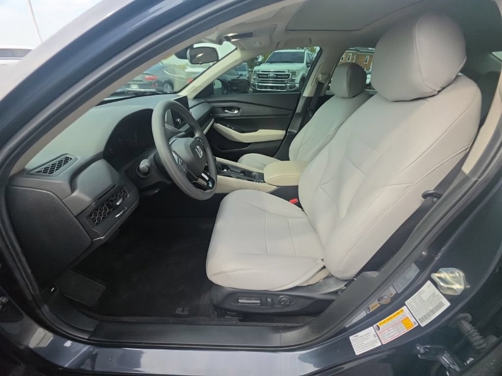 Used 2017 Honda CR-V EX image 12
