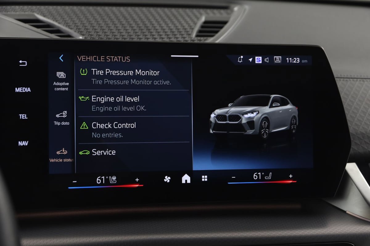 Used 2025 BMW X2 xDrive28i w/ M Sport Package AWD/4WD image 38