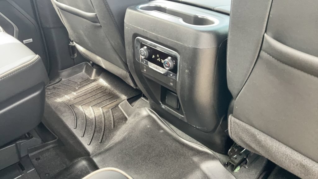 Used 2025 Chevrolet Suburban Premier AWD/4WD image 38