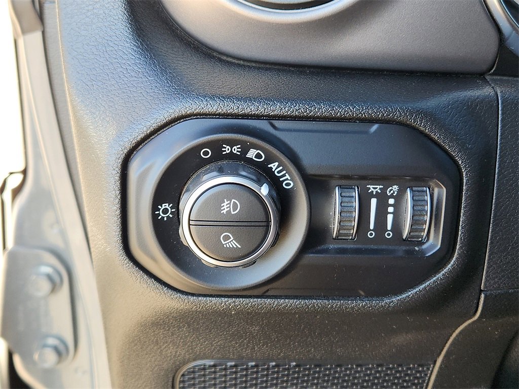 Used 2021 Jeep Gladiator Willys image 27