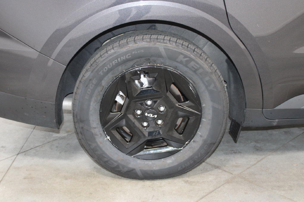 Used 2025 Kia Carnival FWD image 59