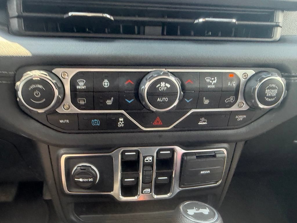 Used 2025 Jeep Wrangler Unlimited Sahara AWD/4WD image 28