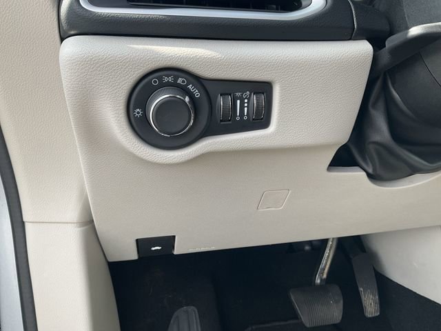 Used 2023 Chrysler Voyager LX image 16