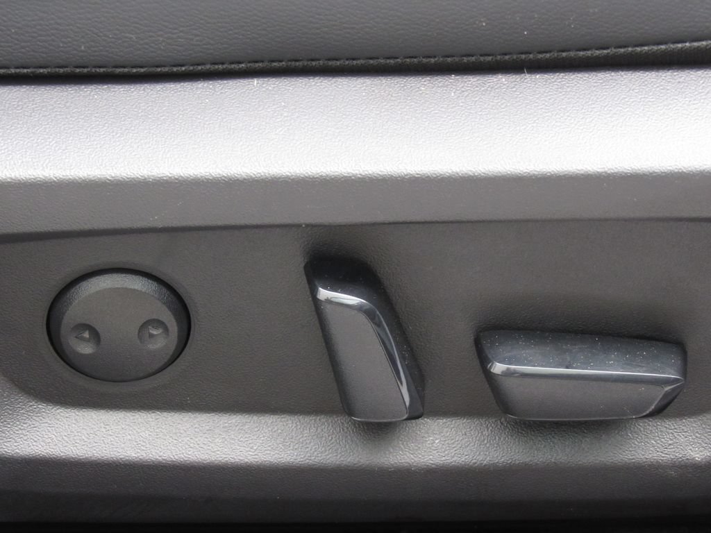Used 2024 Mitsubishi Outlander 4WD Plug-In Hybrid image 21