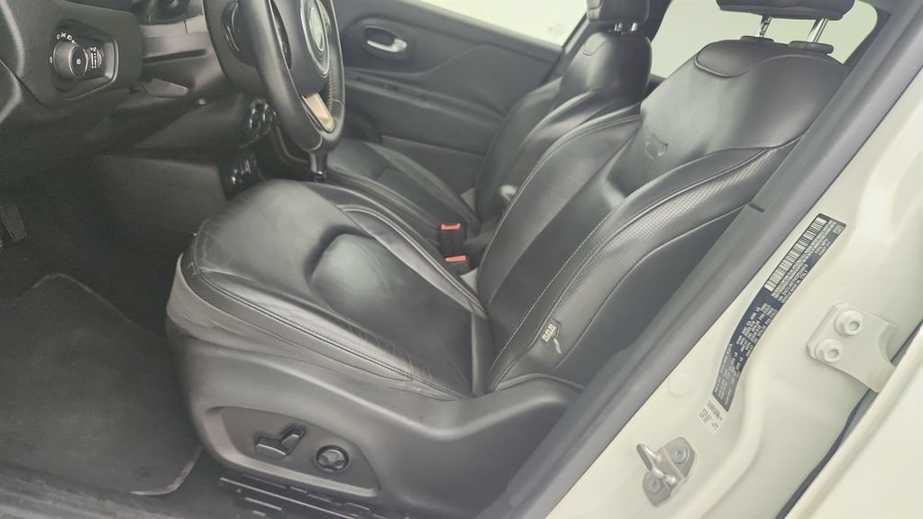 Used 2016 Jeep Renegade Limited AWD/4WD image 14
