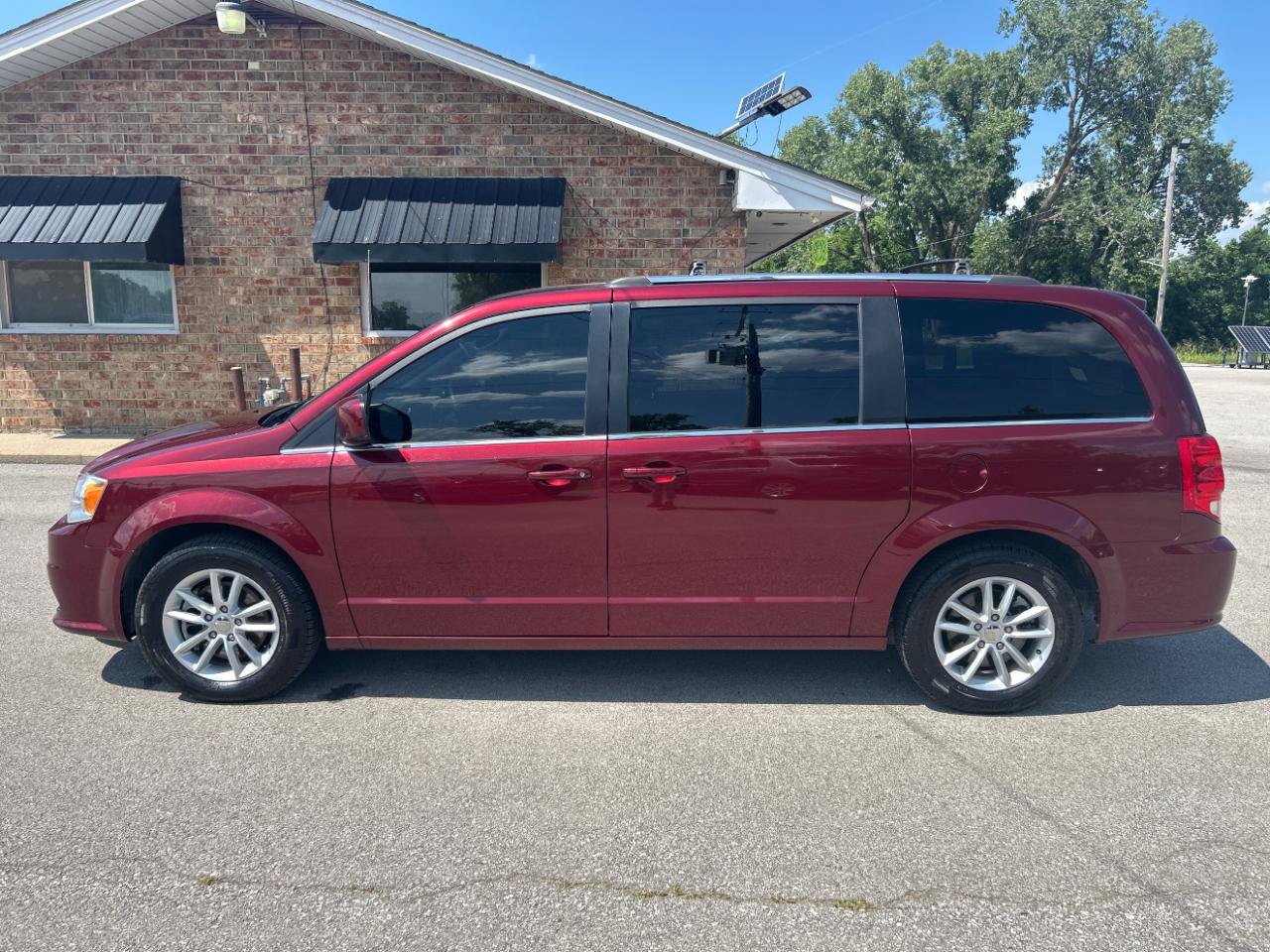 Used 2020 Dodge Grand Caravan SXT FWD image 11