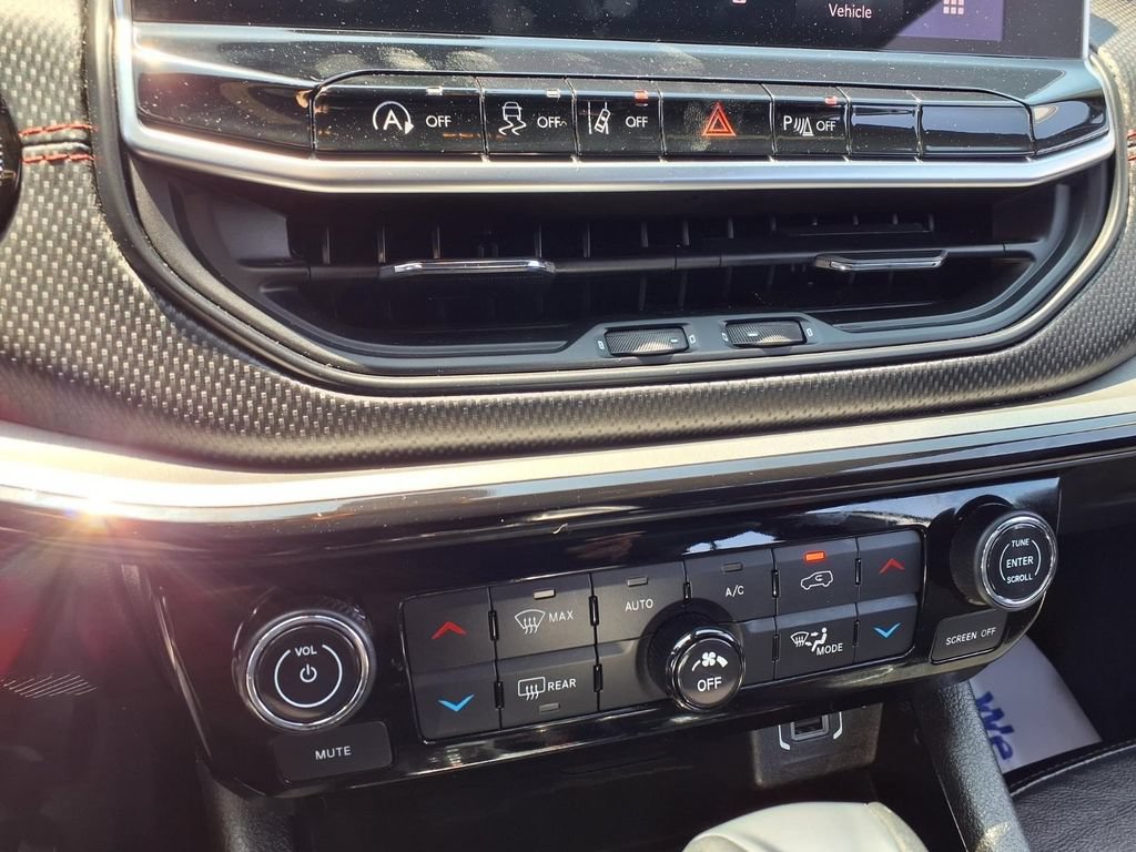 Used 2025 Jeep Compass Trailhawk AWD/4WD image 9