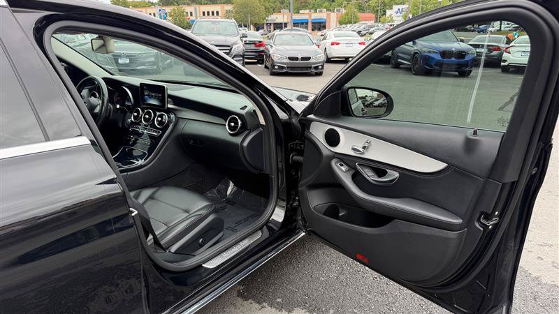 Used 2015 Mercedes-Benz C 300 Sedan image 31