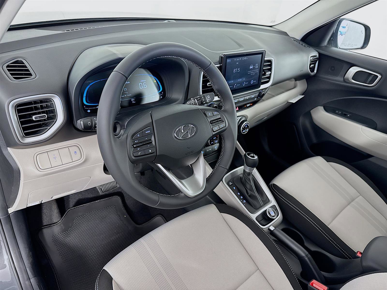 New 2025 Hyundai Venue SEL image 9