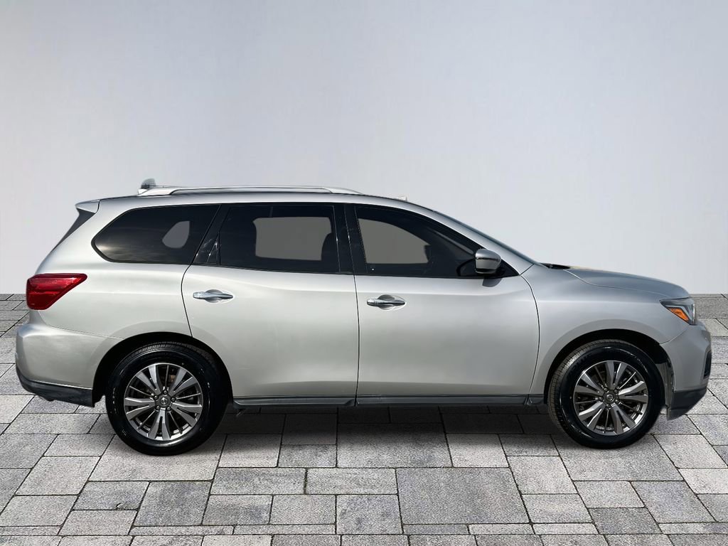 Used 2019 Nissan Pathfinder SV image 8