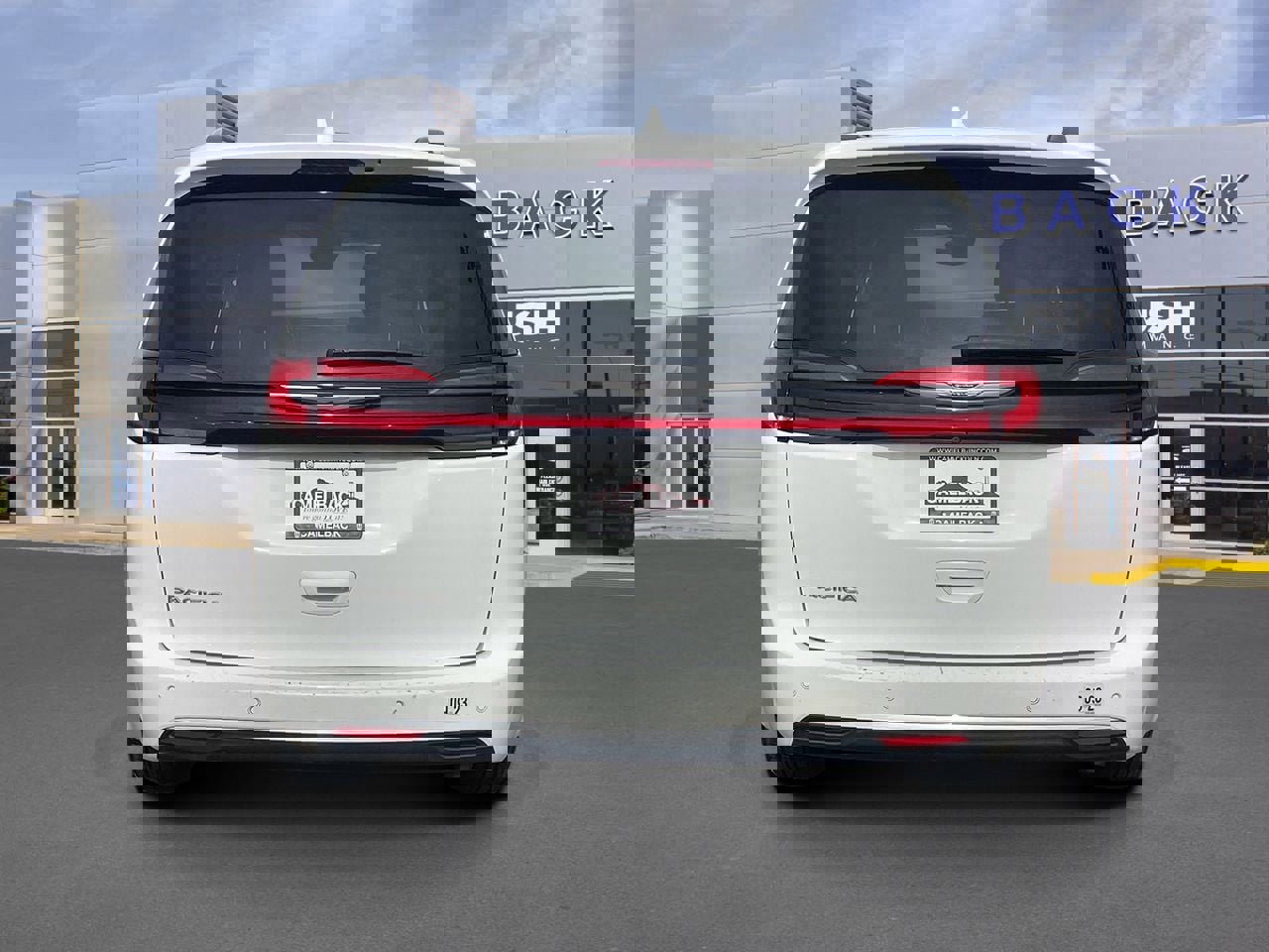 Used 2021 Chrysler Pacifica Touring-L image 5